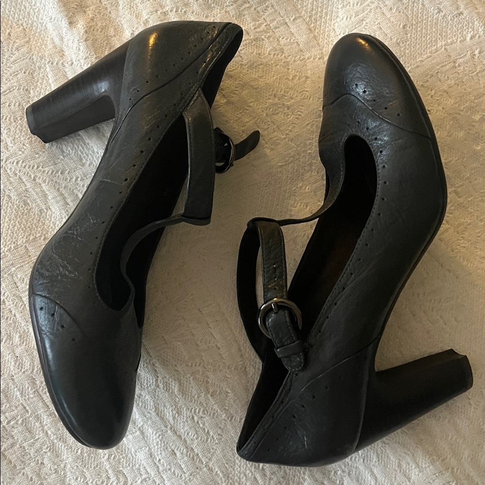 Bivel Mary Jane heels